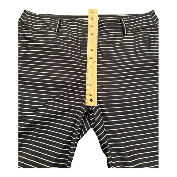 Women's LOFT Marisa Petite Ankle & Cropped Pants Navy White Stripe 8P - Picture 11 of 12